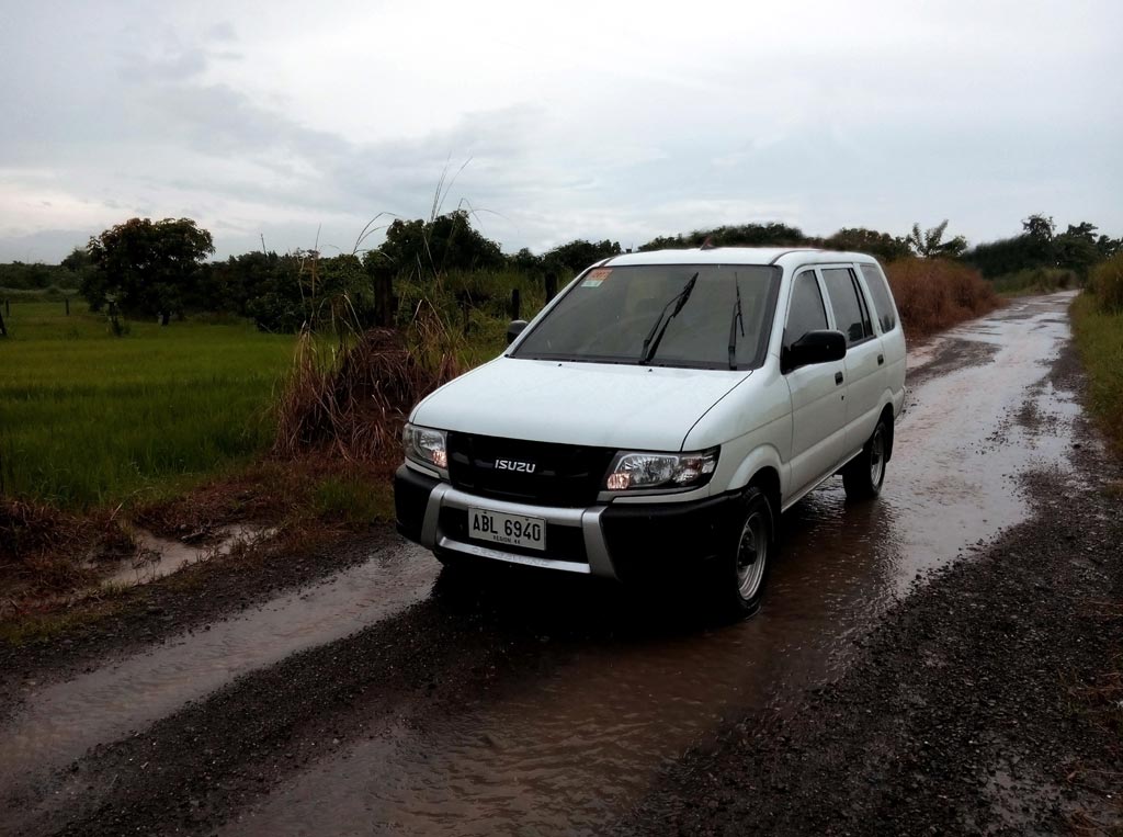 The 2015 Isuzu Crosswind XL: a basic ten-seater that’s a comfortable and competent soft-roader
