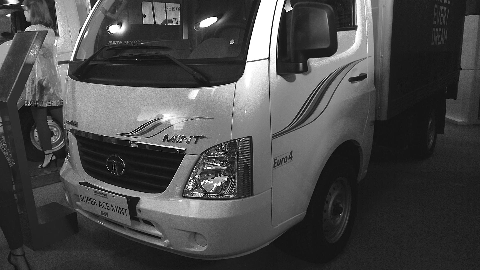 Versatile Tata Super Ace light truck gets new Euro 4 turbodiesel with better torque and horsepower