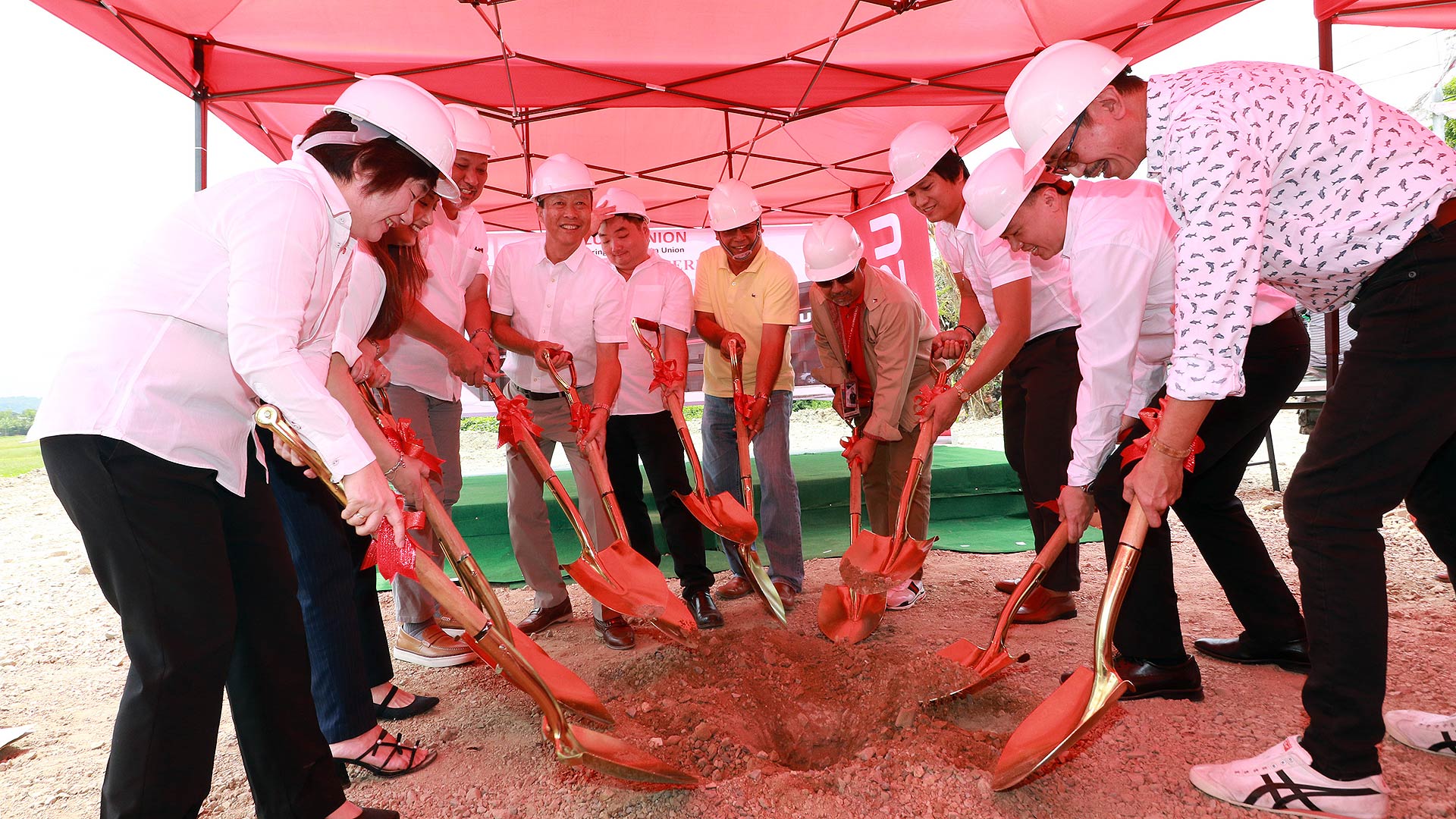 Isuzu breaks ground for construction of new La Union dealership