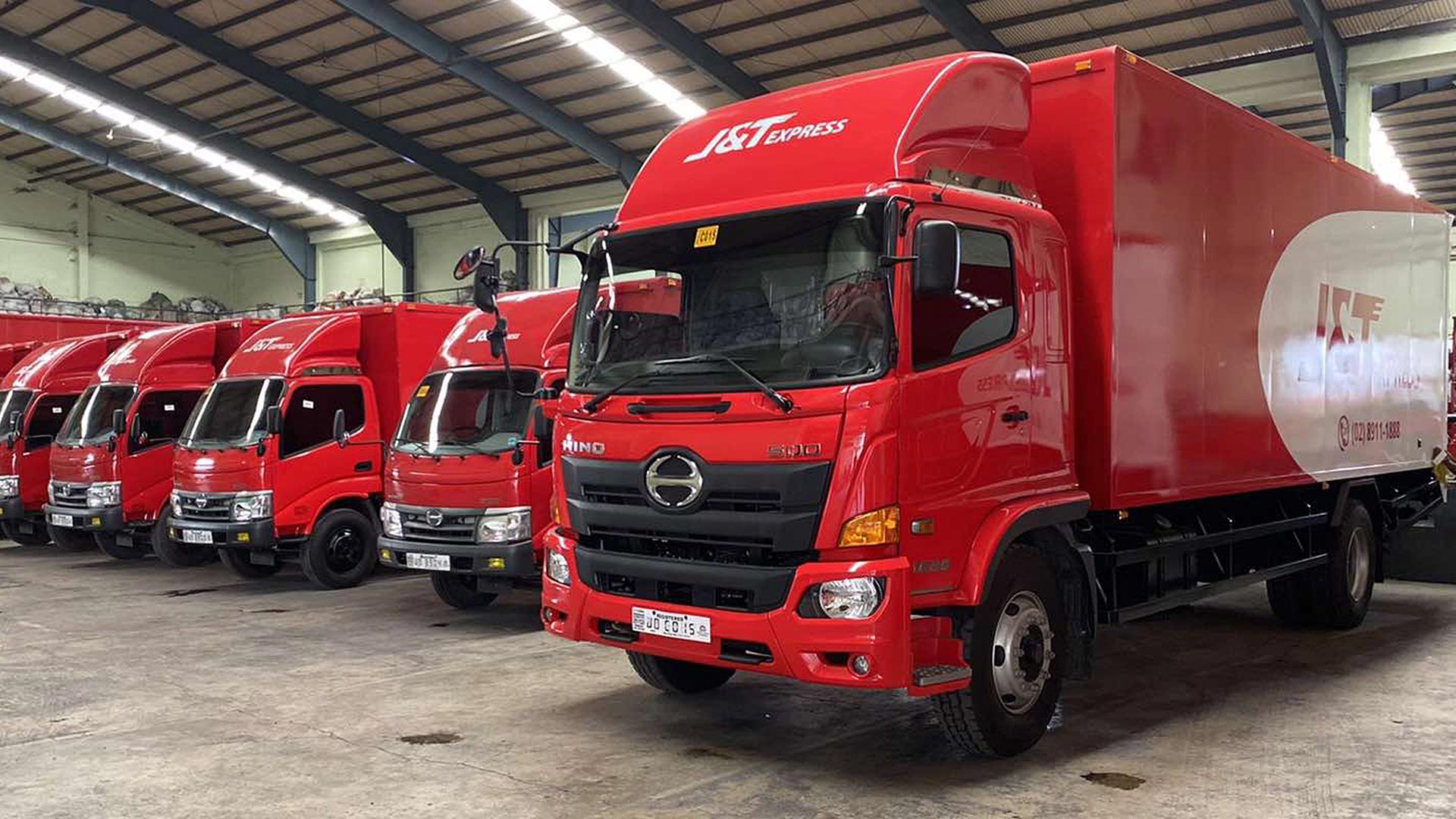 J&T Express courier service receives initial units of Hino 300-series trucks