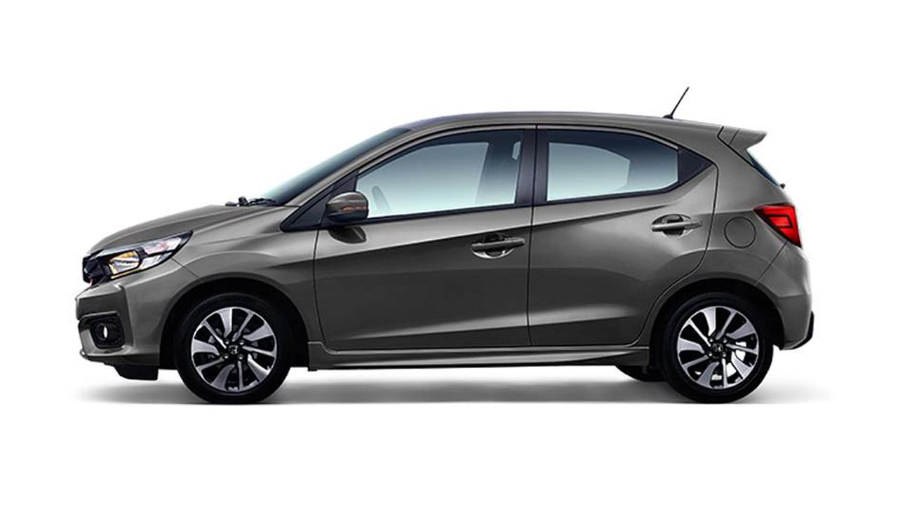 Honda Cars Philippines awards Brio MT hatchback grand prize for “Stay Connected with Honda” raffle promo